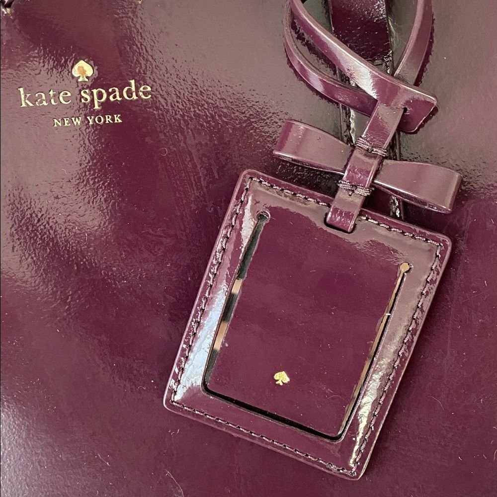 Kate Spade Lily Avenue Carrigan Leather Scallop-Edged Tote Burgundy Bag Tag Chic - Picture 4 of 12